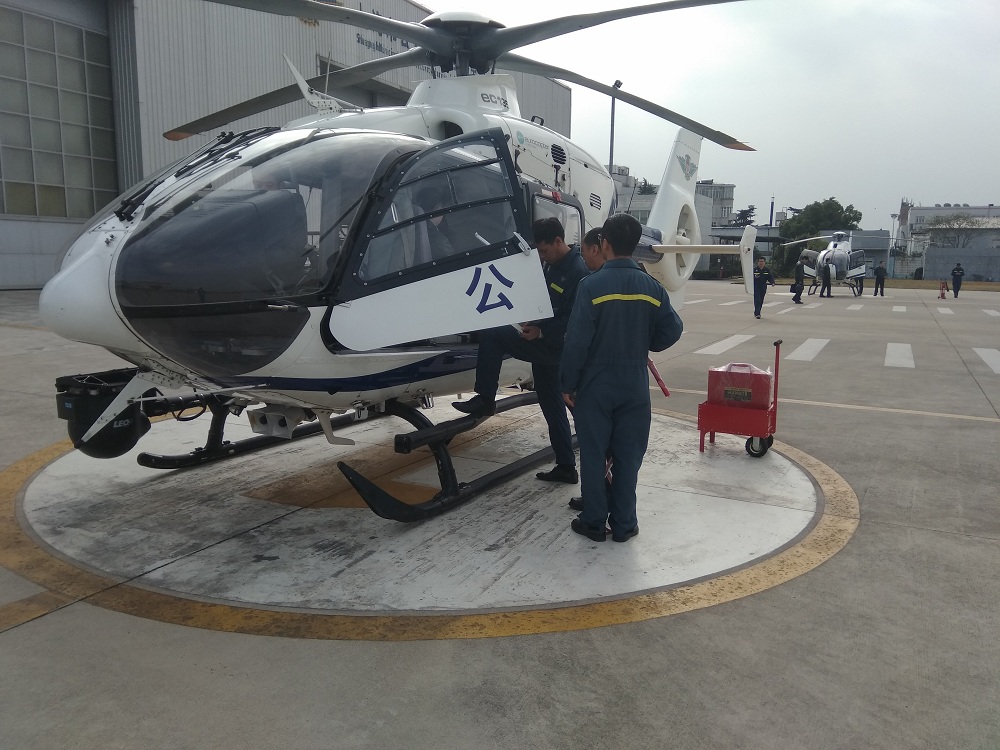 空客H135充电宝，空客H135直升机地面电源，airbus H135电源车启动电池
