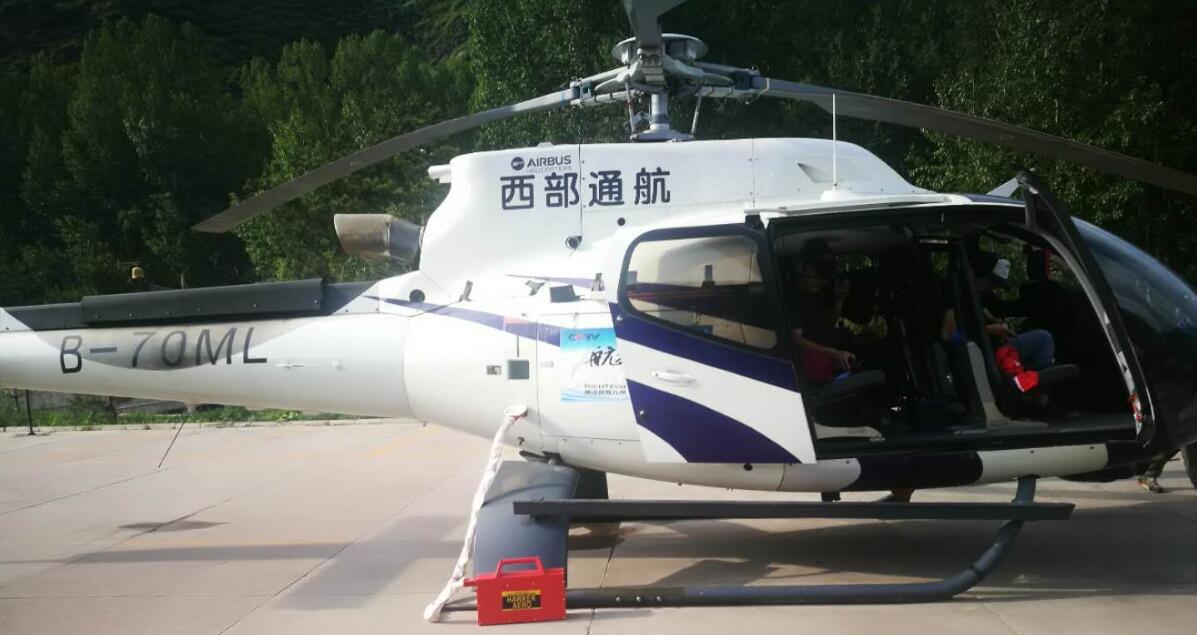 空客H125地面电源车,空客H125航空电源,空客H125充电宝,空客H125电池28V电源车 空客H125地面电源车,空客H125航空电源,空客H125充电宝,空客H125电池28V电源车
